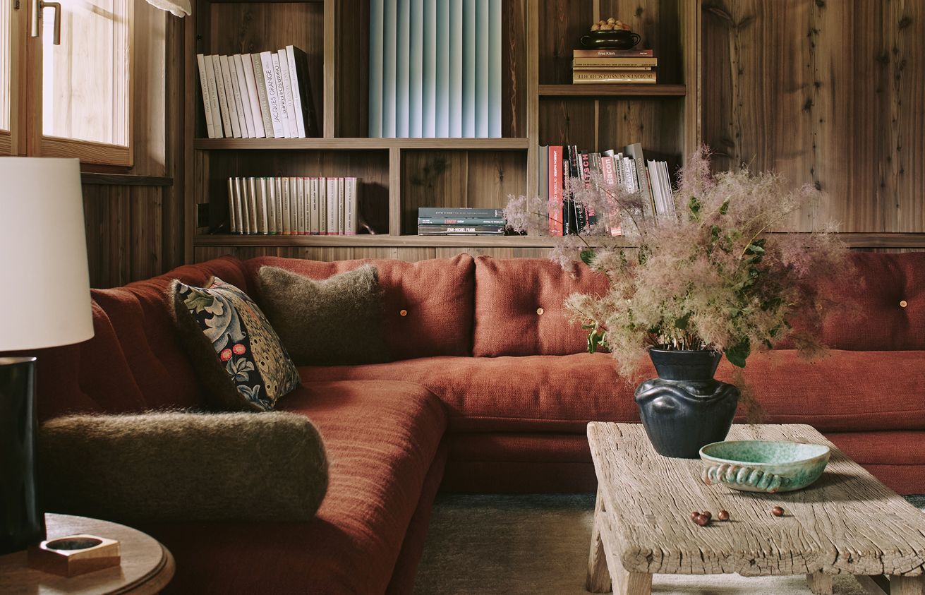 Gstaad_Couch_Einbauschrank_Couchtisch